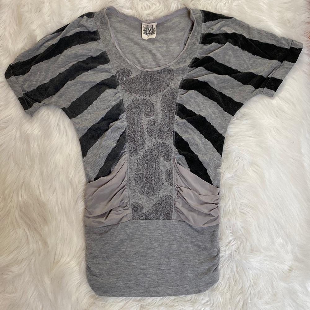 Miss Me fashion top, Size Medium, gray and dark gray color
